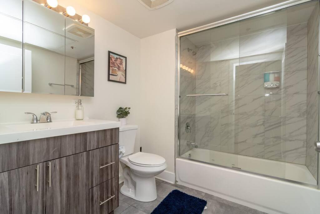 Mccormick Place 2Br Stylish Suite With Optional Parking And Gym For Up To 8 Guests Near Soldier Field And Grant Park Чикаго Екстер'єр фото