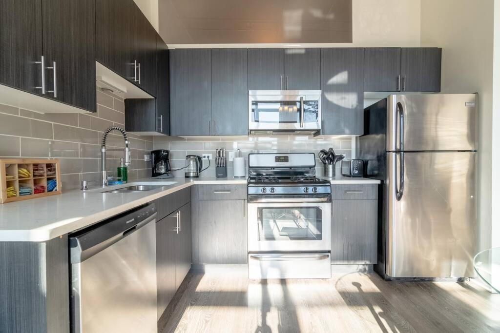 Mccormick Place 2Br Stylish Suite With Optional Parking And Gym For Up To 8 Guests Near Soldier Field And Grant Park Чикаго Екстер'єр фото