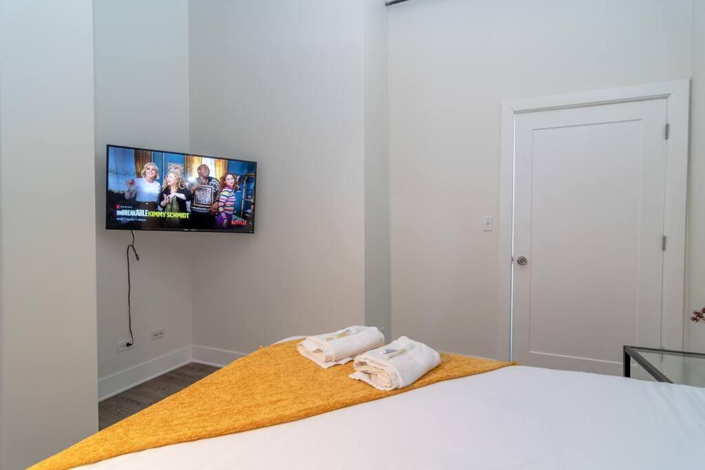 Mccormick Place 2Br Stylish Suite With Optional Parking And Gym For Up To 8 Guests Near Soldier Field And Grant Park Чикаго Екстер'єр фото
